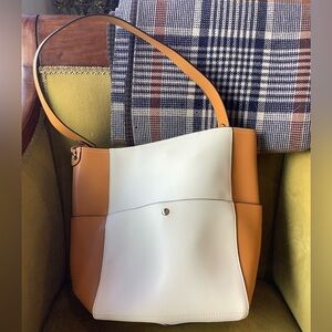 Elegant Tan and White Shoulder Bag